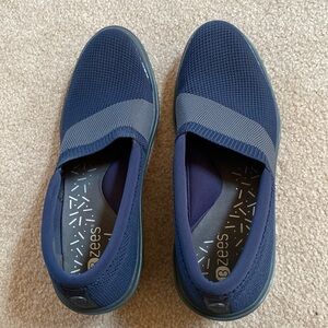 Bzees Navy Slip on shoes in 7 1/2.